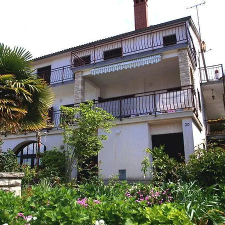 Apartament Maruzin *